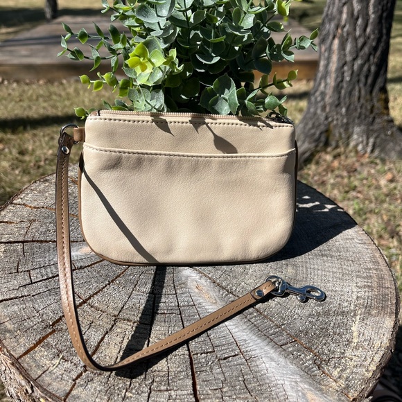 Poppy Wristlet - Picture 2 of 8